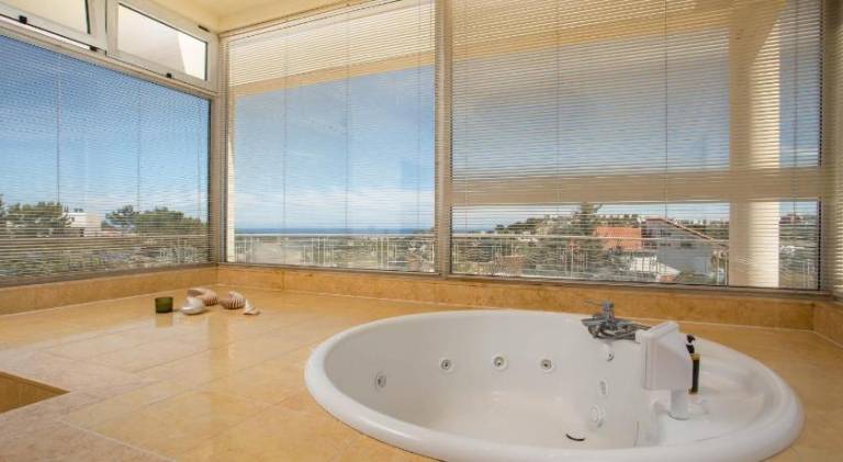 Fully equipped spacious villa with grill, yard & private pool | Suitable for remote work | Dogs allowed — photo 5