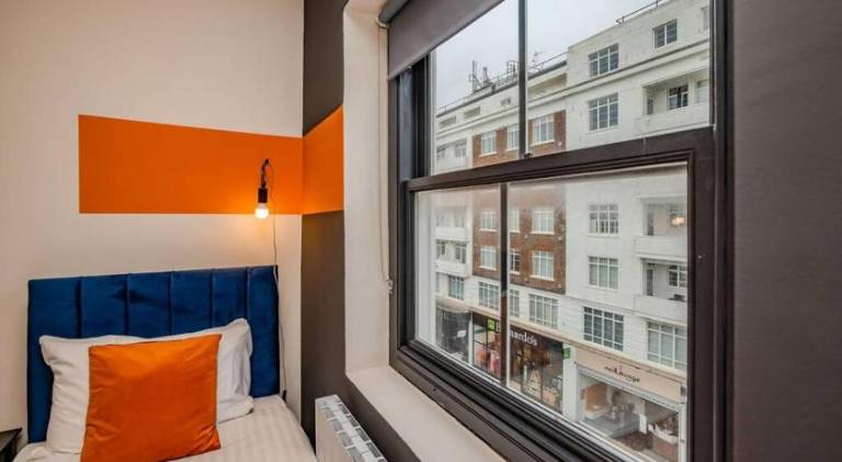 Three bedroom Flat 2 Bathrooms I Super Central locationI Next to Brighton Beach — photo 4