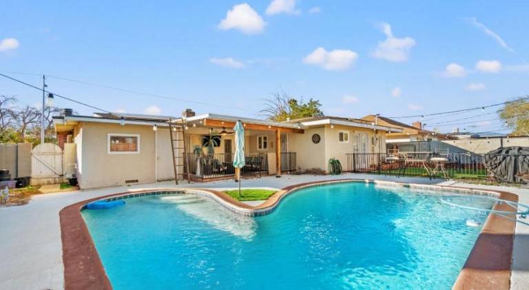 House with garden, private pool & patio | Perfect for remote work in La Vega
