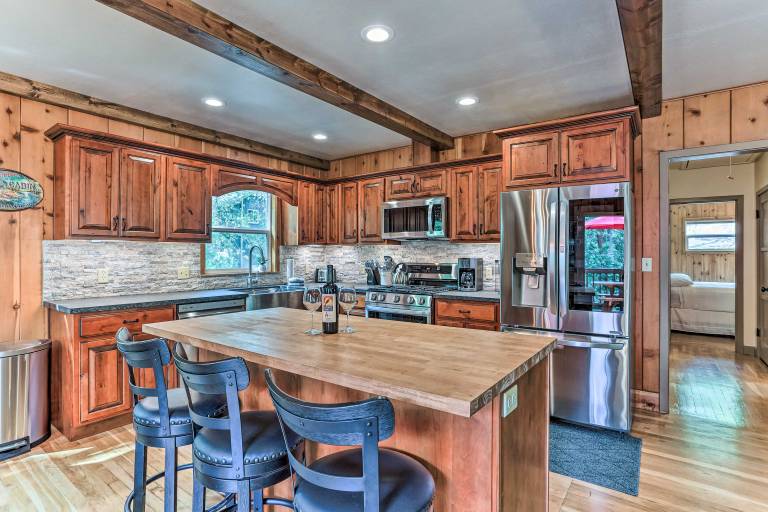 Rustic Oakhurst Retreat < 4 Mi to Bass Lake! — photo 4