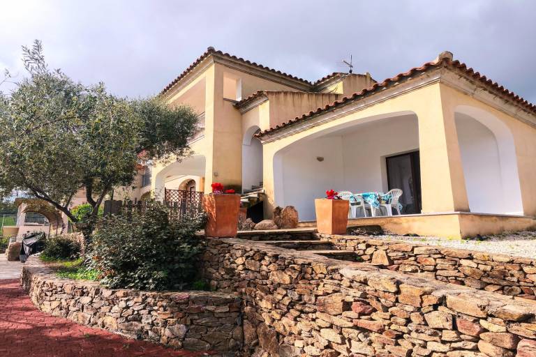 Holiday apartment with 2 rooms for 6 persons in Budoni