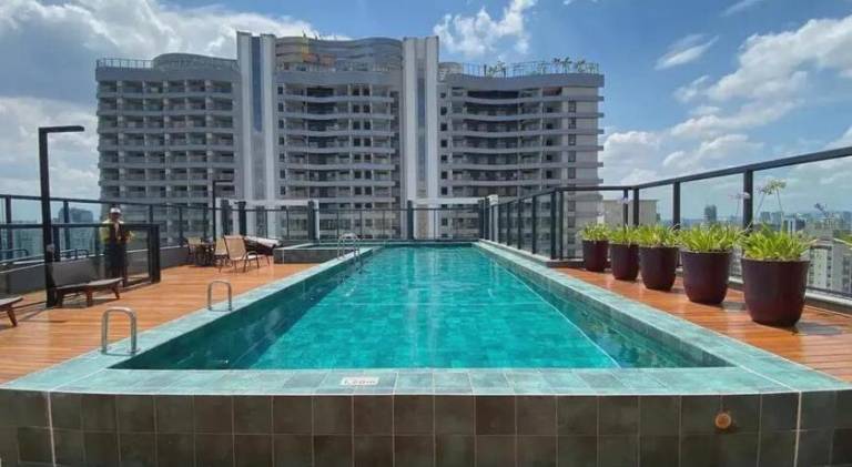 Apartment with pool — photo 2