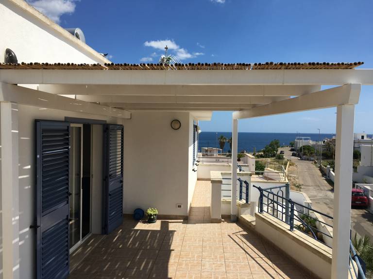 Holiday apartment with garden & patio | City view — photo 4