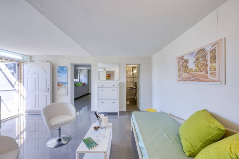 Apartment 'Residence Margherita - Biancospino' with Sea View, Wi-Fi and Air Conditioning — photo 4