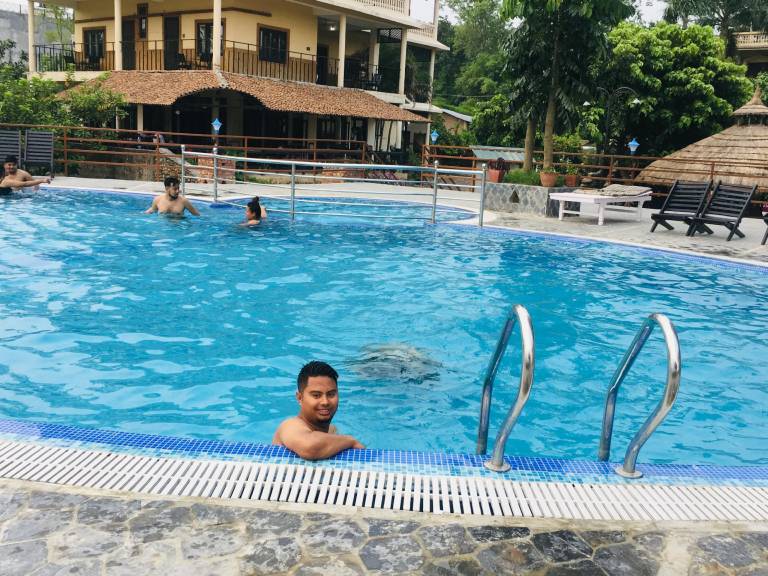 Hotel Riverside With Swimming Pool in Sauraha