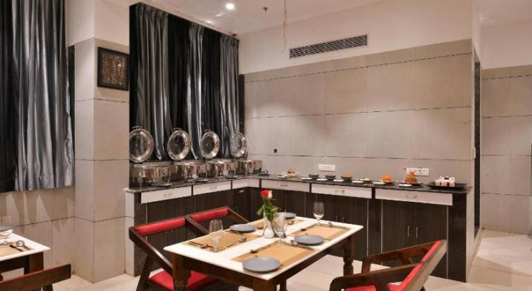 Hotel Apricot One Udaipur - Near Fateh Sagar Lake — photo 3