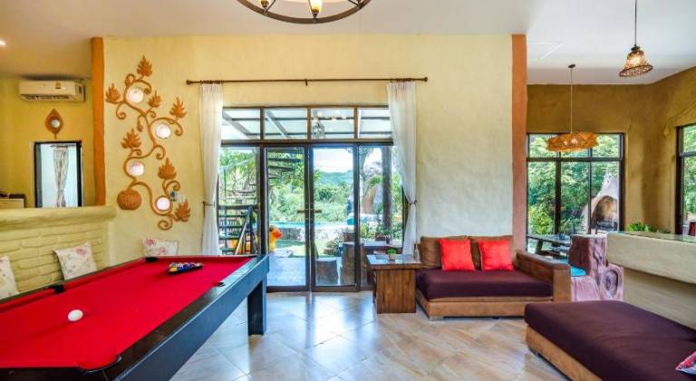 Vacation home with pool — photo 3