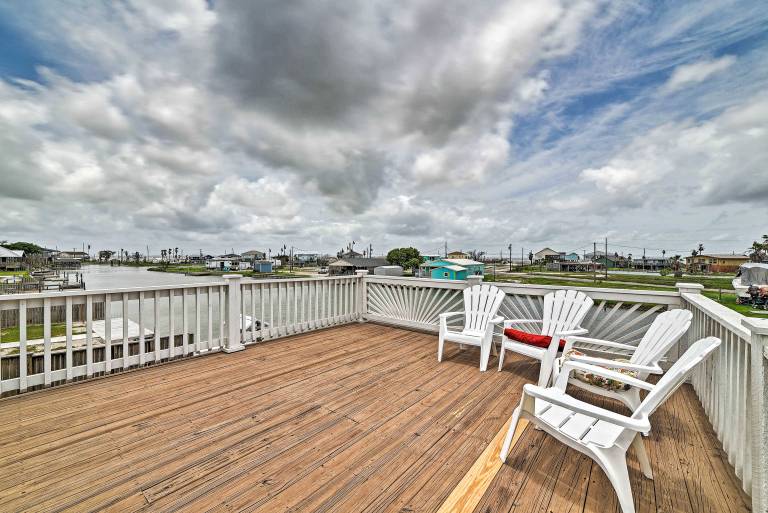 Waterfront Rockport Home w/ Deck & Boat Ramp! — photo 2