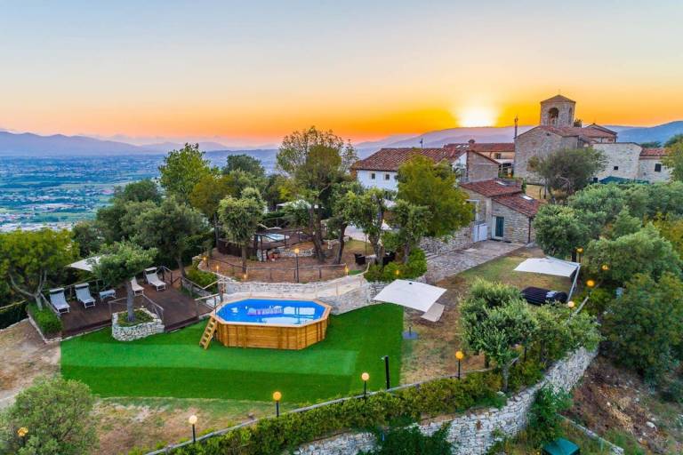 Children-friendly nice villa with grill, garden & private pool | Mountain view | Suitable for remote work | Pets are welcome — photo 4