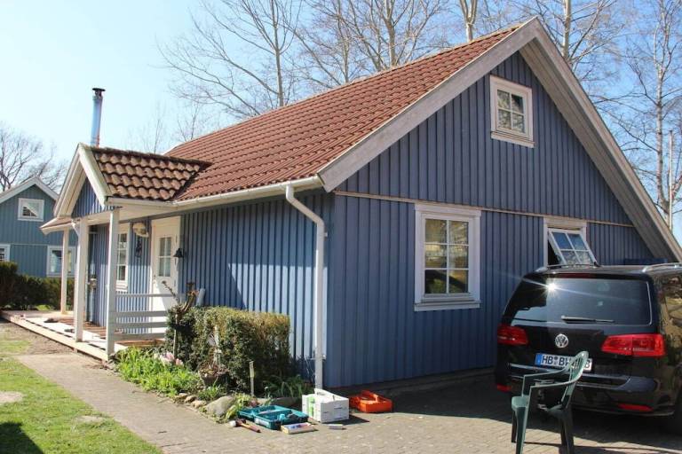 Vacation home with patio, yard & barbeque | Next to the beach | Pets are welcome — photo 3