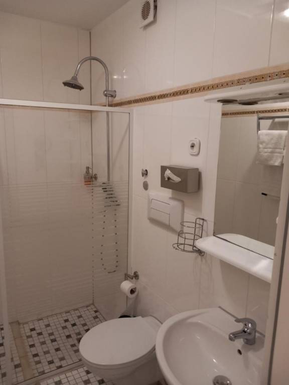 Family-friendly lovely private room with terrace | City view | Pets allowed — photo 5