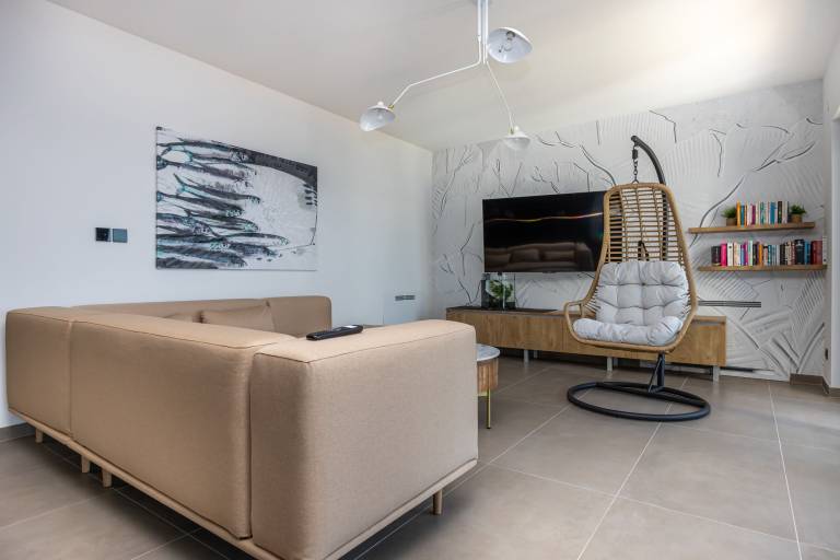 Vacation home with grill, private pool & yard | Sea view | Pet-friendly — photo 4
