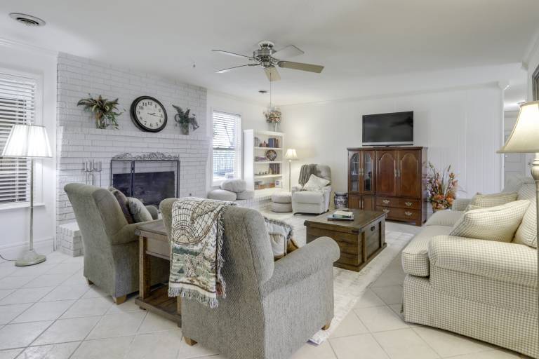Near Trails & Dtwn Springdale! Dog-Friendly Home in Springdale, AR