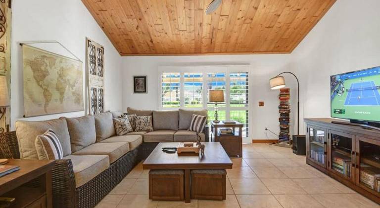 Vacation home with jacuzzi | Pets allowed — photo 2