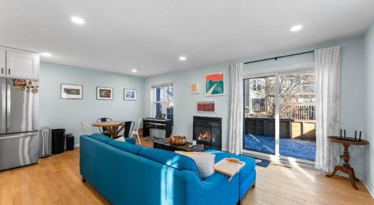 Fully equipped vacation home with BBQ | Pets allowed in Minneapolis, MN