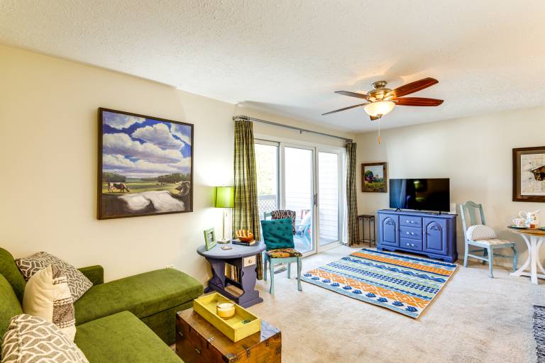 3 Mi to IU: Dog-Friendly Condo w/ Pool Access! — photo 5