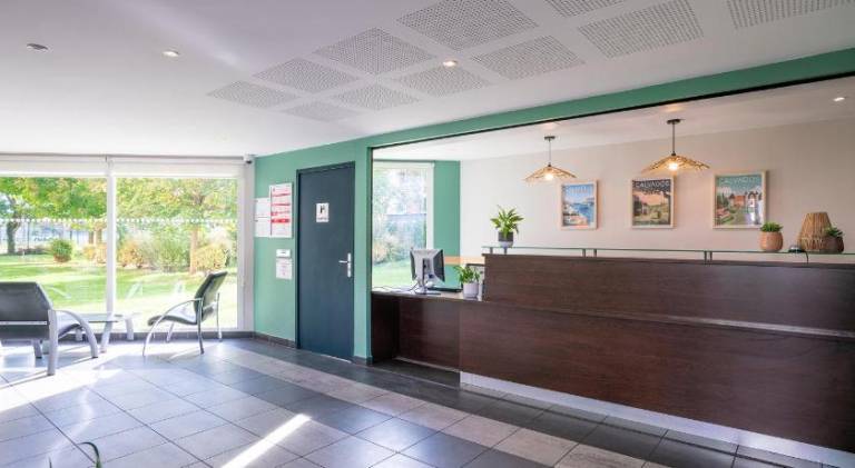 Serviced apartment with patio & garden | Pet-friendly — photo 4