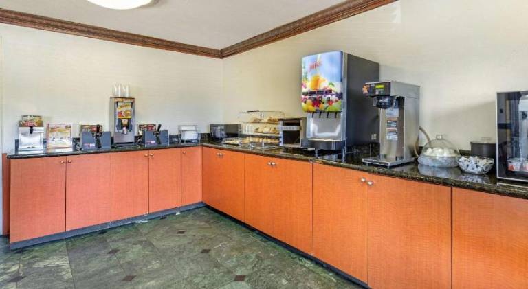 Econo Lodge Florence - Darlington — photo 4