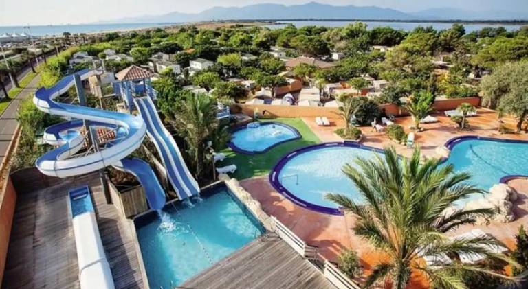 Mobil-home 5 personnes dans camping Mar Estang 4 etoiles avec acces a la plage in Canet-en-Roussillon