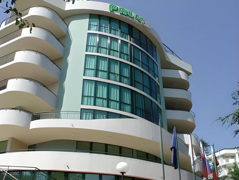 Palm Beach Hotel - All Inclusive with Free beach package & Private Beach in Golden Sands