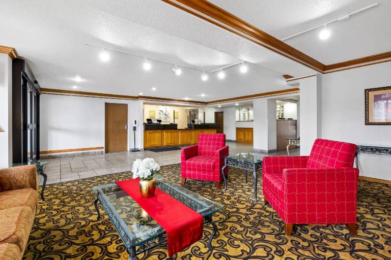 Quality Inn near Monument Health Rapid City Hospital — photo 4