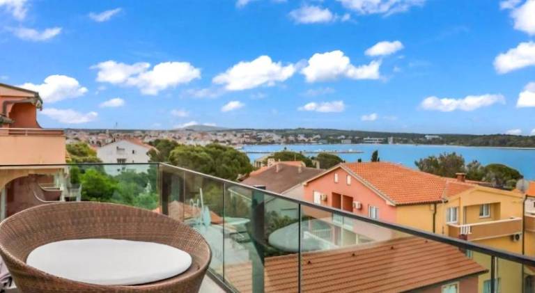 Serviced apartment with pool, BBQ & garden | Dogs allowed — photo 3