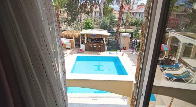 Serviced apartment with patio, pool & barbeque — photo 3