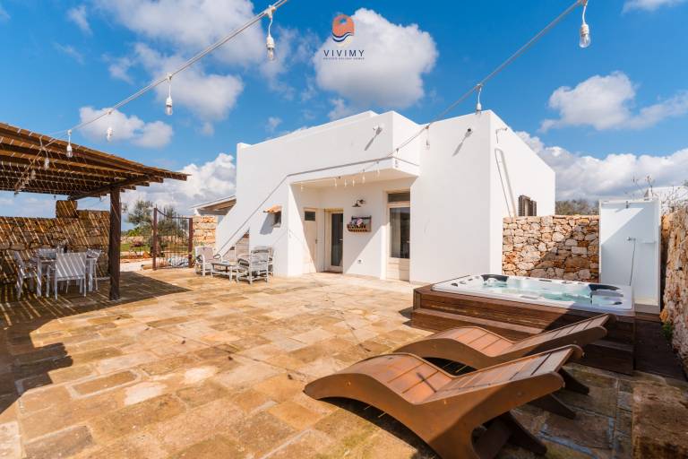 House with BBQ, terrace & jacuzzi — photo 3