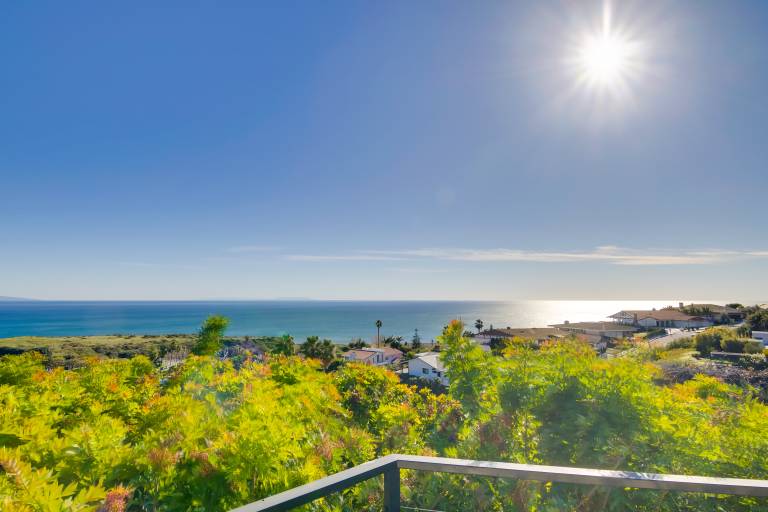 Unobstructed View! Stunning Home on Malibu Hilltop — photo 4