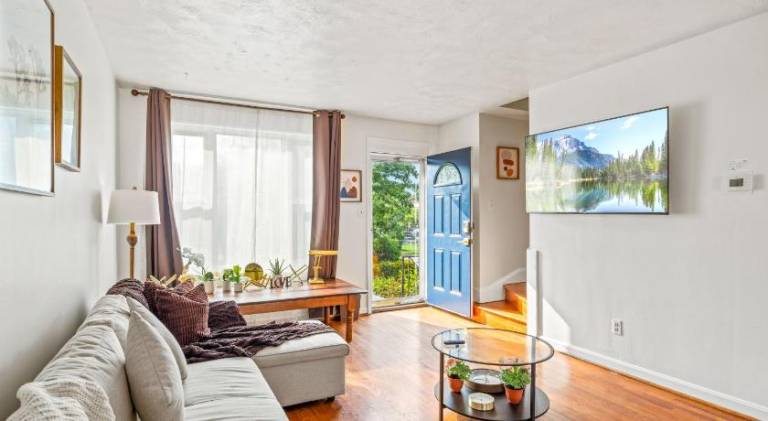 Ample house | Pets allowed in Alexandria, VA