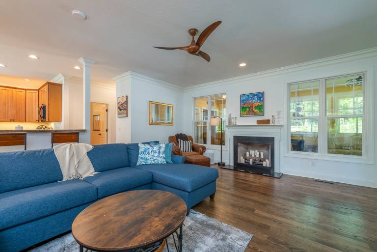 Family-friendly nice vacation home | Mountain view | Perfect for remote work | Pets allowed — photo 3