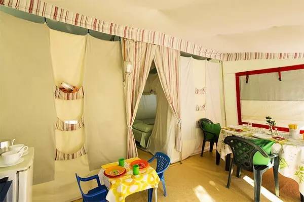 Campsite Landal Warsberg - Canvas bungalow Other accommodations 2 bdr. 4/5 pers. Small Decking — photo 3