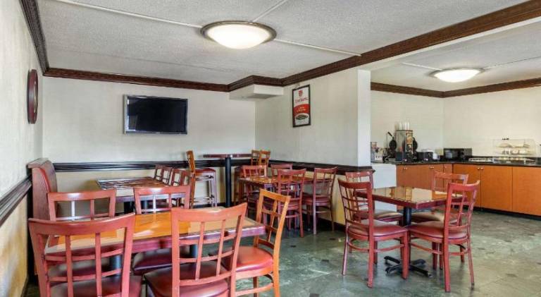 Econo Lodge Florence - Darlington — photo 3