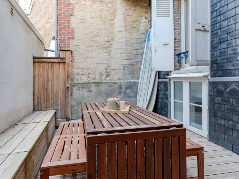 Apartment with patio — photo 4