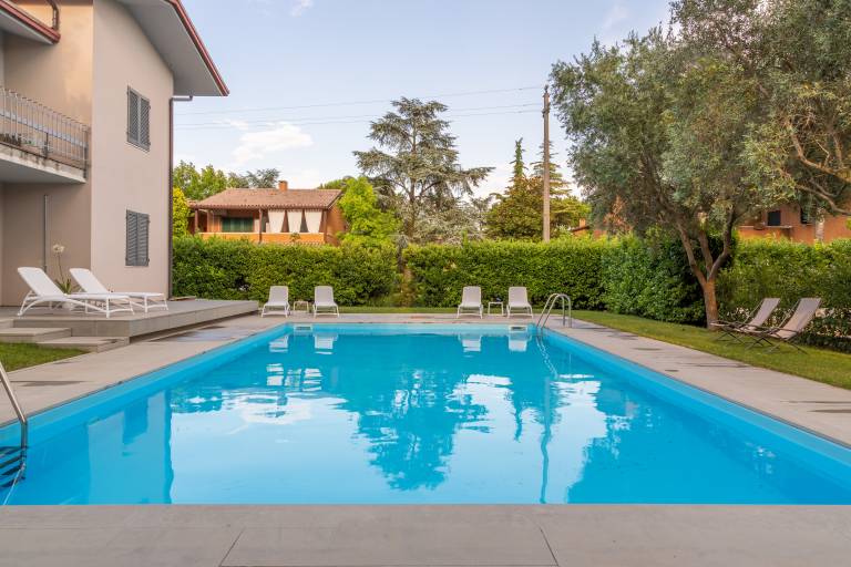 Rental apartment with BBQ, garden & pool — photo 3