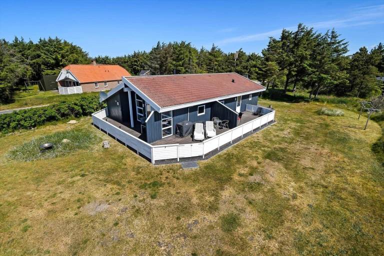 Vacation home with barbeque & patio in Harboore