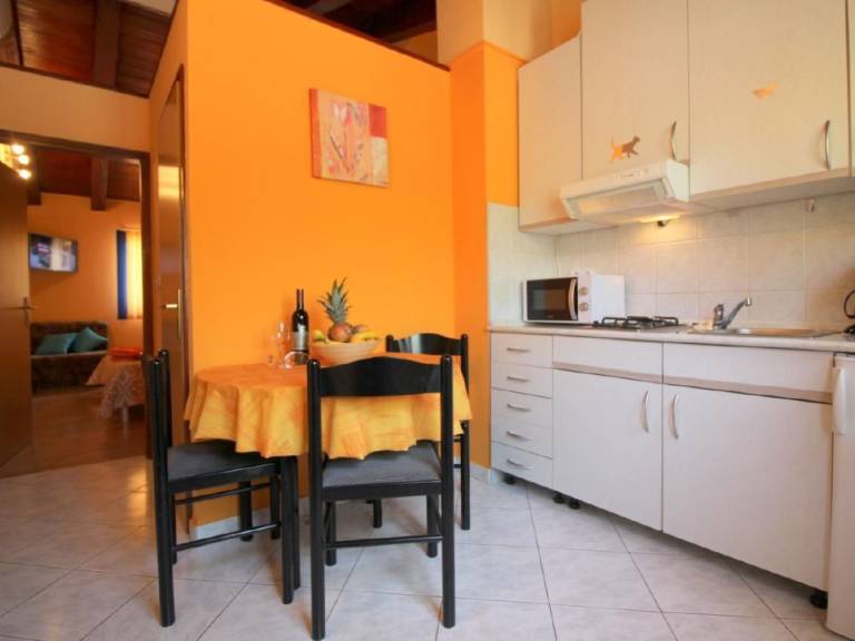 Rental apartment with patio & barbeque — photo 5