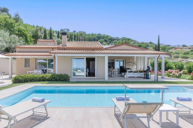 Ferienhaus mit Hund in Acquaviva Picena, San Benedetto del Tronto f&uuml;r max. 9 Personen