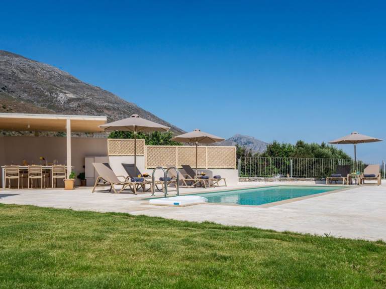 Vacation home with garden, private pool & terrace | Pet-friendly — photo 5