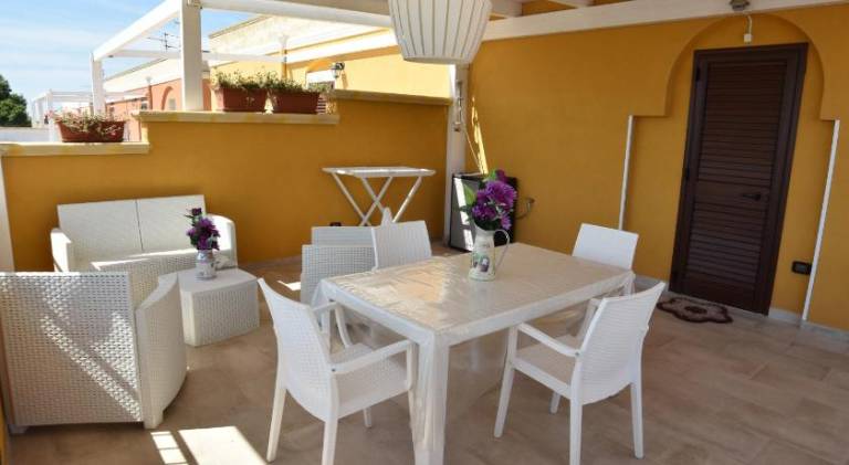 Serviced apartment with pool, garden & terrace — photo 5