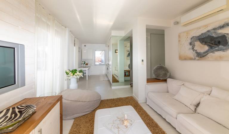 Apartment with patio — photo 5