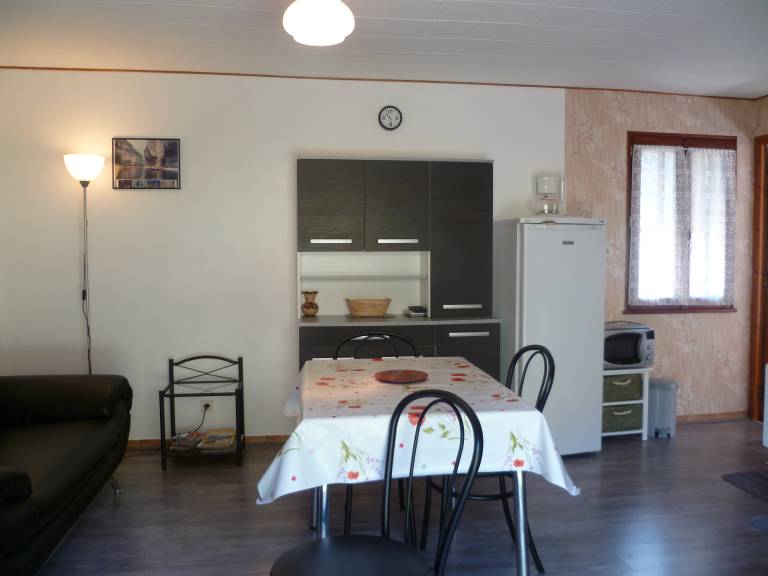 Gite with barbeque, yard & terrace | River view — photo 4