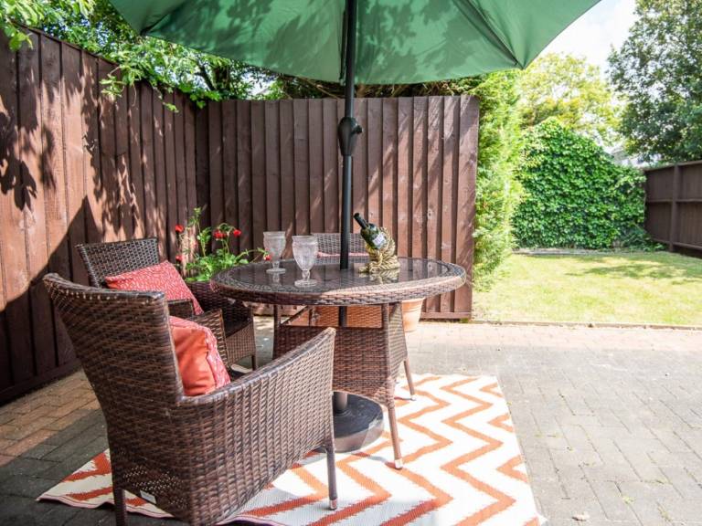 Cottage with yard, barbecue & jacuzzi — photo 2