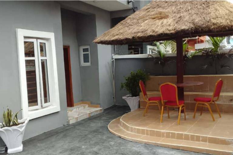 5 bedrooms ensuite in a shared House