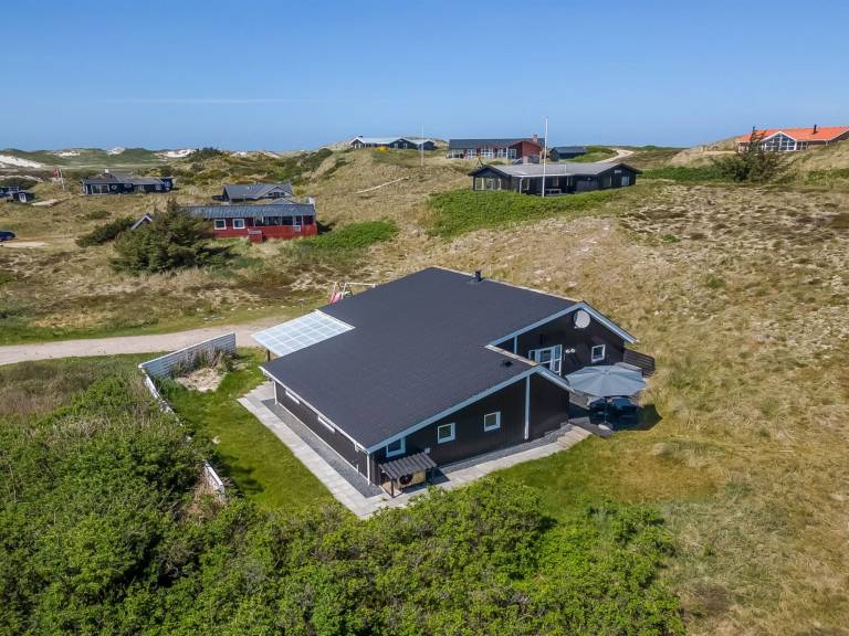 Vacation home with terrace, private pool & sauna — photo 3