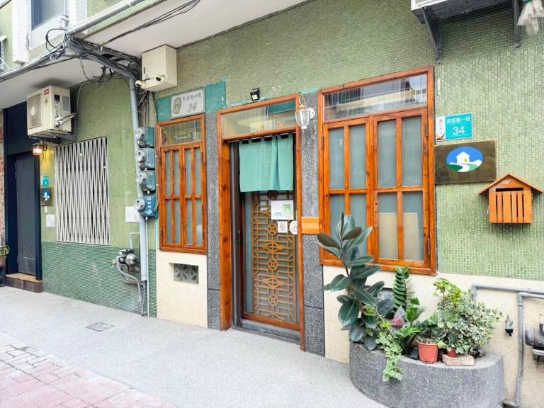 Slow Tainan Entire Homes 慢步南國 雙包棟民宿 — photo 3