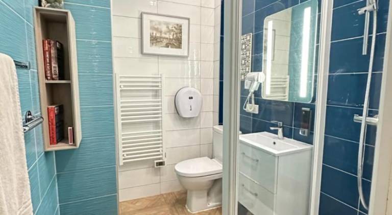 Serviced apartment with patio | Close to Notre-Dame de Paris | Suitable for remote work | Pets allowed — photo 2