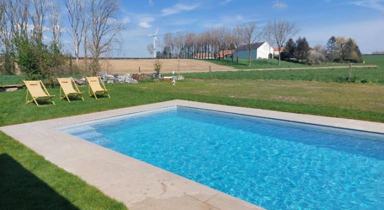Vacation home with pool in Namur