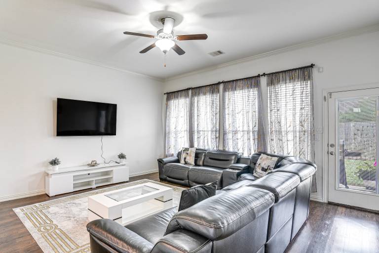 22 Mi to Dtwn Houston: Spacious Baytown Home! — photo 4