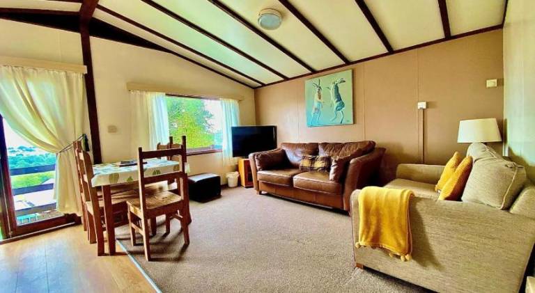Lodge with garden, jacuzzi & terrace | Dogs allowed — photo 2